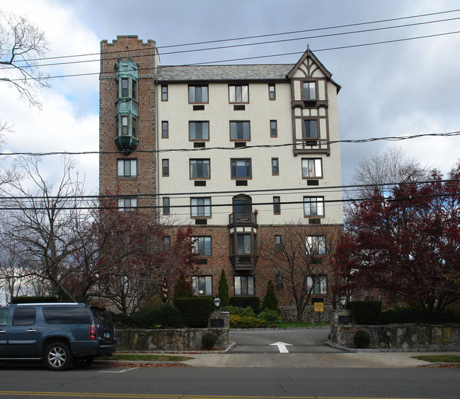 Greenwich Lodge in Greenwich, CT - Foto de edificio - Building Photo