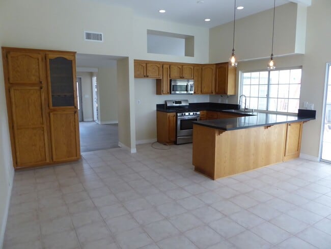 27445 Garza Dr in Santa Clarita, CA - Building Photo - Building Photo