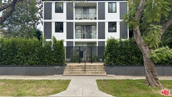 414 N Palm Dr in Beverly Hills, CA - Building Photo