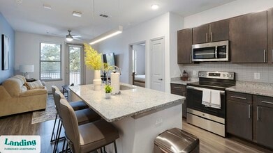 2800 NE Green Oaks Blvd in Grand Prairie, TX - Foto de edificio - Building Photo