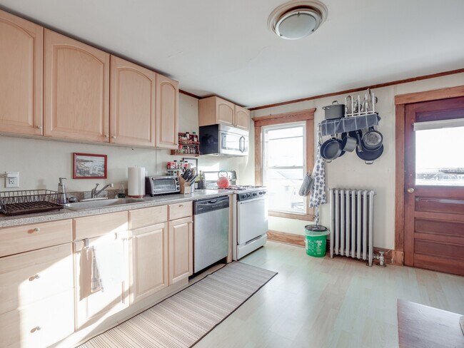 60 Powder House Blvd, Unit 3 in Somerville, MA - Foto de edificio - Building Photo