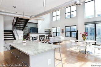 100 N Center St in Royal Oak, MI - Building Photo - Building Photo