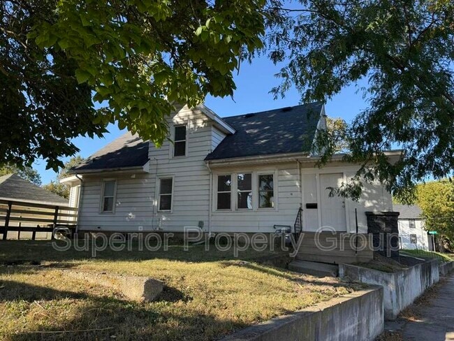 18 N Fair Oaks Ave