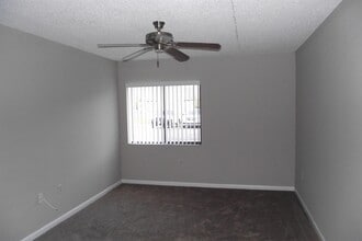 5293 Vineland Rd in Orlando, FL - Building Photo - Building Photo