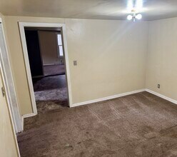 975 S Armstrong Ave in Litchfield, MN - Building Photo - Building Photo