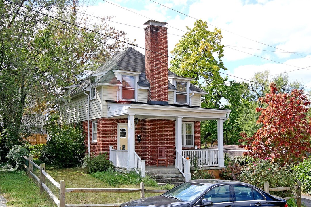 129 Observatory Ave in Charlottesville, VA - Building Photo