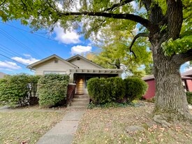 720 Paxton Place in Indianapolis, IN - Building Photo