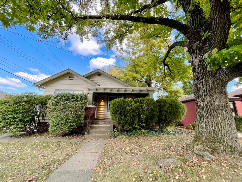 720 Paxton Place in Indianapolis, IN - Building Photo