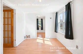 4423 Third Ave in Niagara Falls, ON - Building Photo - Building Photo