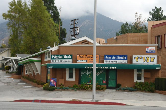 3051-3055 3/4 Foothill Blvd in La Crescenta, CA - Building Photo - Building Photo