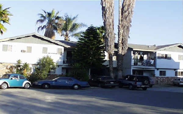 12192 W Edinger Ave in Santa Ana, CA - Foto de edificio