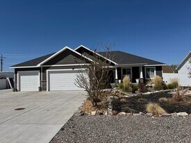 1557 S Henry Crk Rd E in Idaho Falls, ID - Building Photo