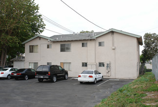 Villa Verde Apartments in Garden Grove, CA - Building Photo - Building Photo