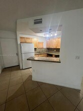 8333 Lake Dr in Doral, FL - Building Photo - Building Photo