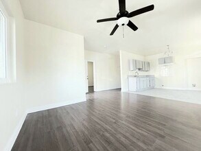 1368 E Vernon Ave in Los Angeles, CA - Building Photo - Building Photo