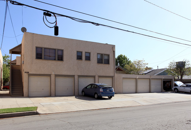 343 Obispo Ave in Long Beach, CA - Building Photo - Building Photo