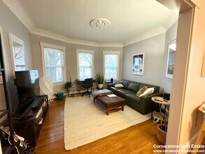 18 Willow St, Unit 1 in Cambridge, MA - Foto de edificio - Building Photo