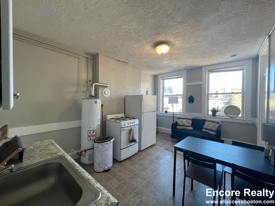 31 Sheafe St, Unit 5R in Boston, MA - Building Photo
