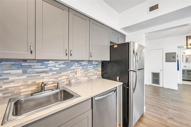 3721 NE 170th St in North Miami Beach, FL - Building Photo - Building Photo