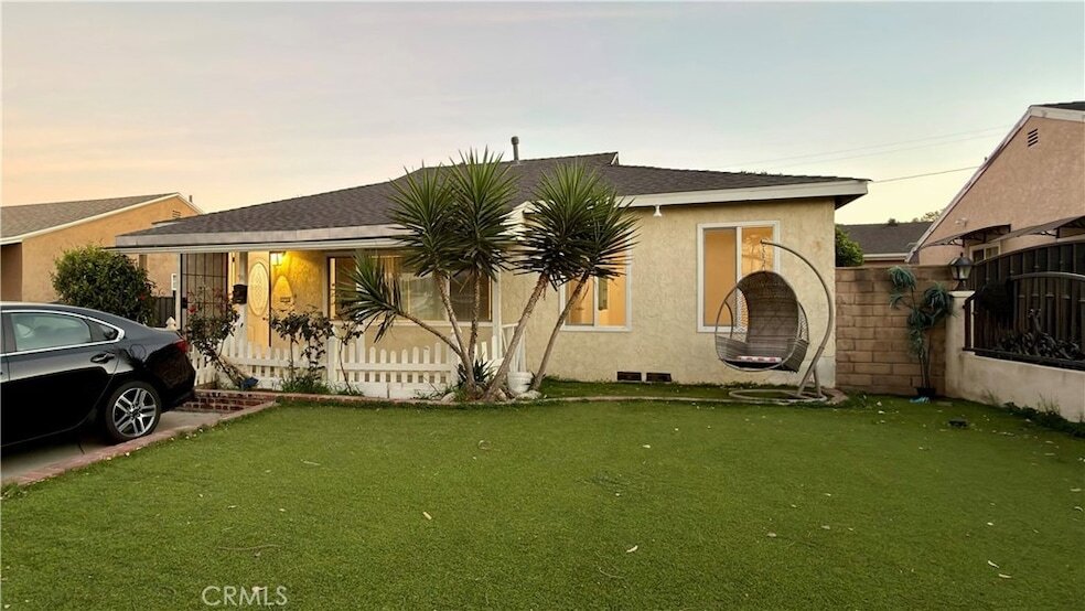 11246 Saticoy St in Los Angeles, CA - Foto de edificio