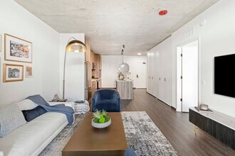 190 N Ashland Ave in Chicago, IL - Building Photo - Building Photo