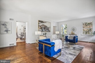 5508 Dorset Ave in Chevy Chase, MD - Foto de edificio - Building Photo