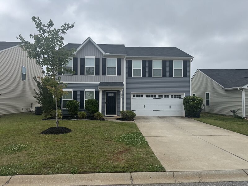 102 Castlebrook Dr in Greenville, SC - Building Photo