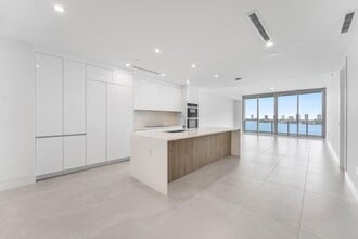 220 Lake Shore Dr, Unit S-1006 in Lake Park, FL - Building Photo - Building Photo