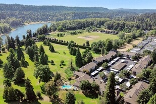 Rivergreens Apartments in Gladstone, OR - Building Photo