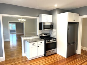 12 Bretton Rd in West Hartford, CT - Building Photo - Building Photo