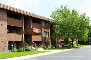 Old Orchard By The Bay Apartments in Essexville, MI - Foto de edificio - Building Photo