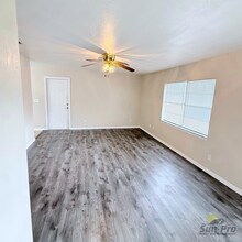 1985 Big Oak Dr in South Daytona, FL - Foto de edificio - Building Photo