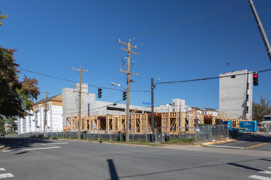 The Flats on University in Fairfax, VA - Building Photo