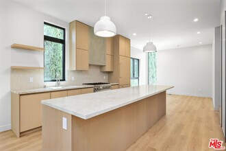 428 Arnaz Dr in Los Angeles, CA - Building Photo - Building Photo