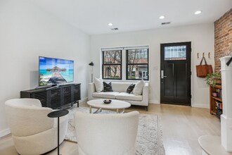 1157 3rd St NE in Washington, DC - Foto de edificio - Building Photo