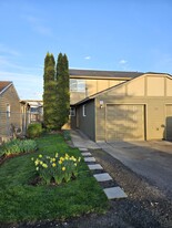 122 Kennel Ave in Molalla, OR - Building Photo