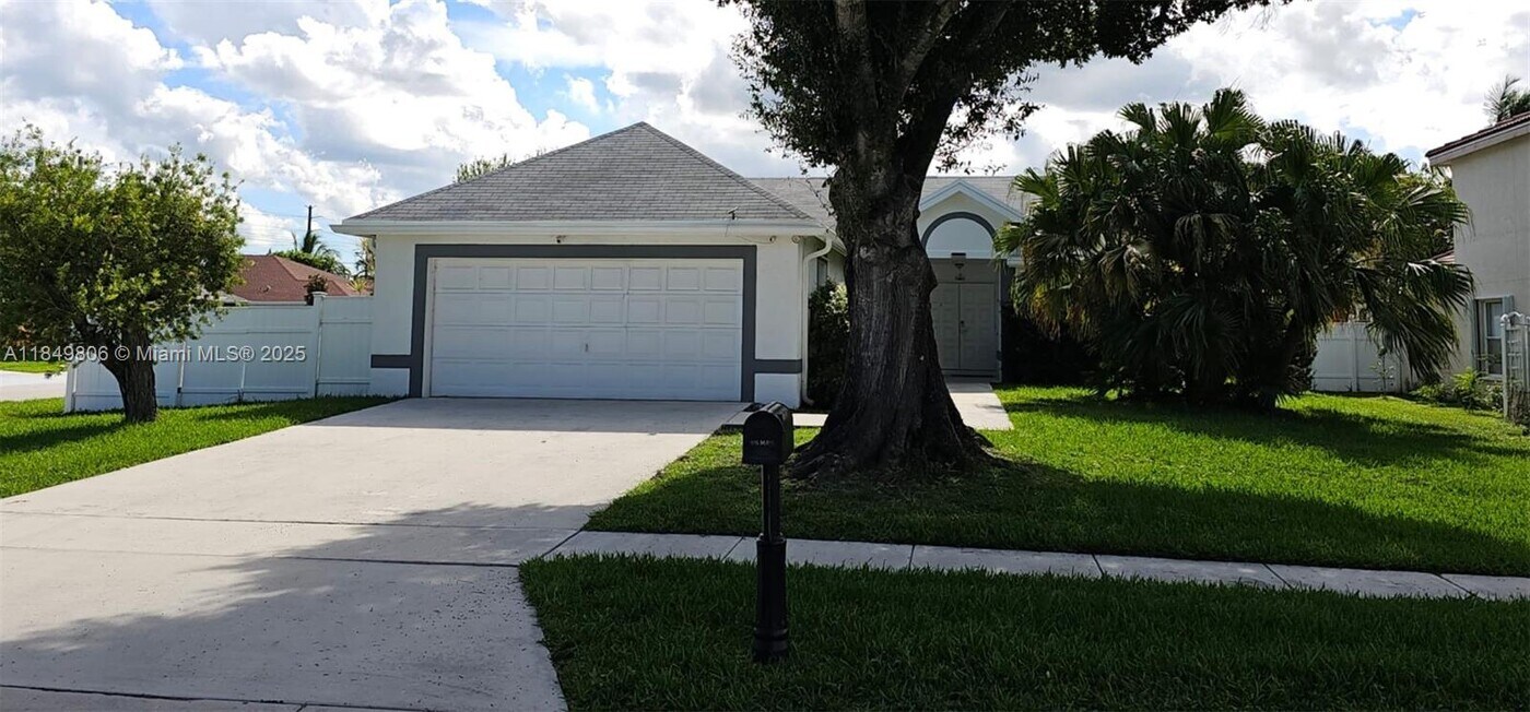 9217 Paragon Way in Boynton Beach, FL - Building Photo