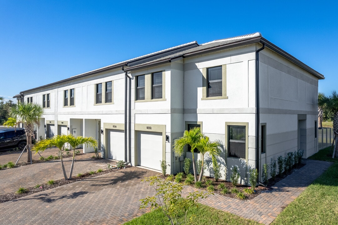 Stellar at Masters Avenue in Bradenton, FL - Building Photo