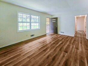 1637 Barrett Dr NW in Atlanta, GA - Building Photo - Building Photo