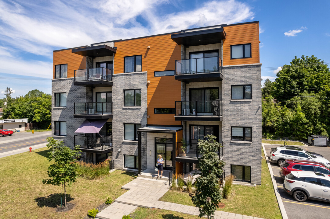 125 Saint-Joseph in Châteauguay, QC - Building Photo