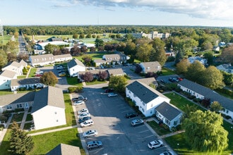 Driftwood Cove in Greenport, NY - Foto de edificio - Building Photo