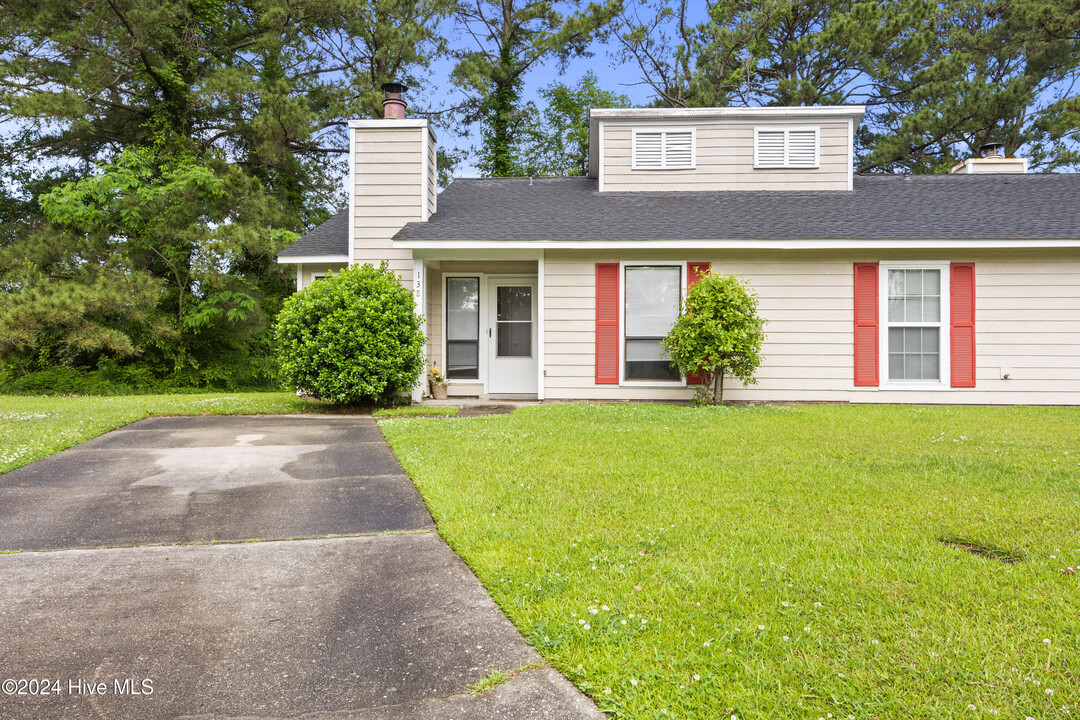 138 Village Ct in Jacksonville, NC - Building Photo