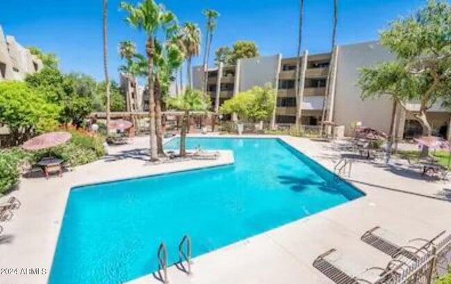 7625 E Camelback Rd in Scottsdale, AZ - Building Photo - Building Photo
