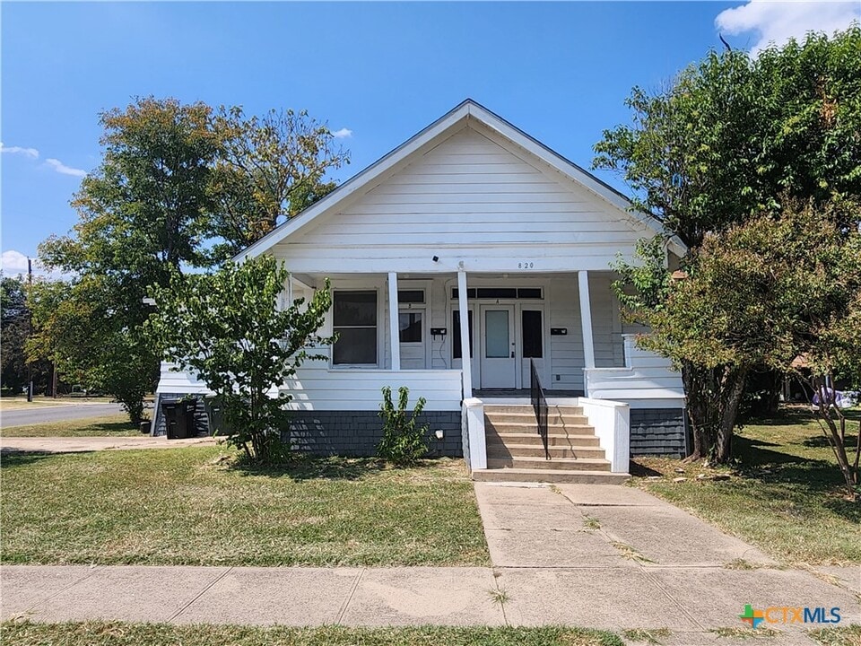 820 S 15th St in Temple, TX - Foto de edificio