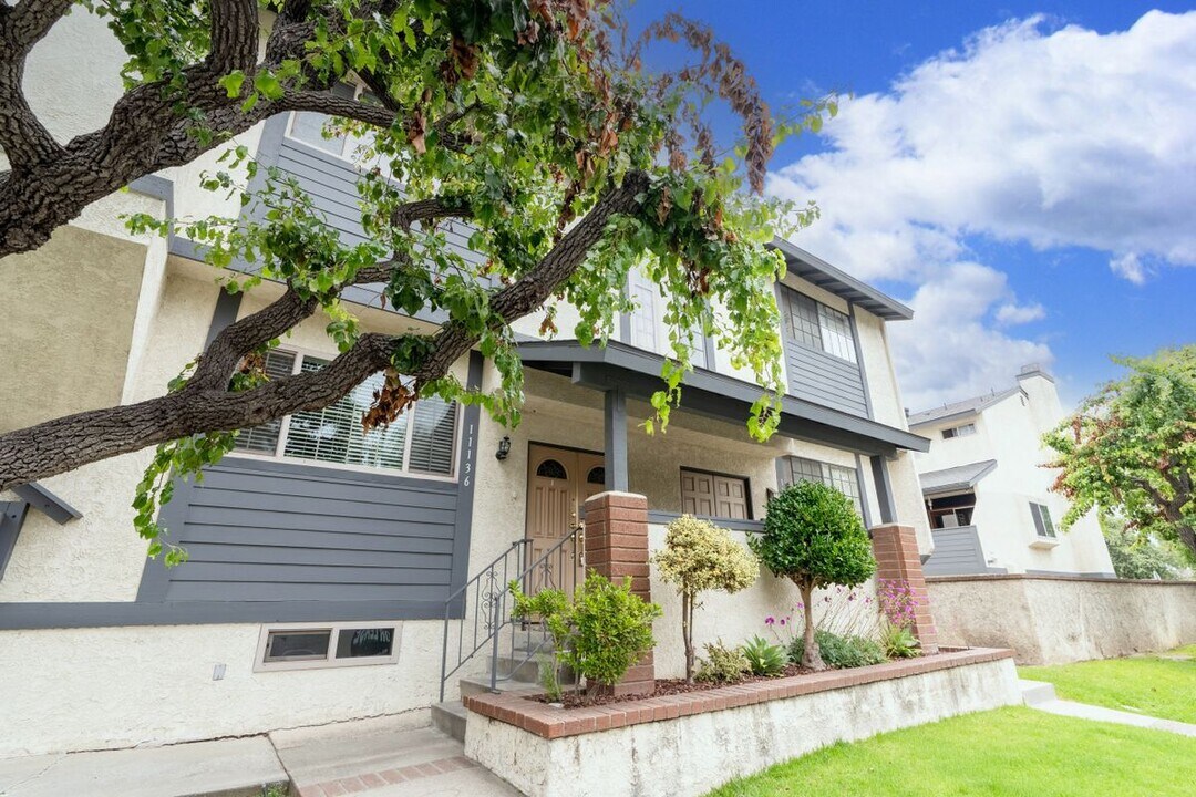 11136 Maple St in Los Alamitos, CA - Building Photo