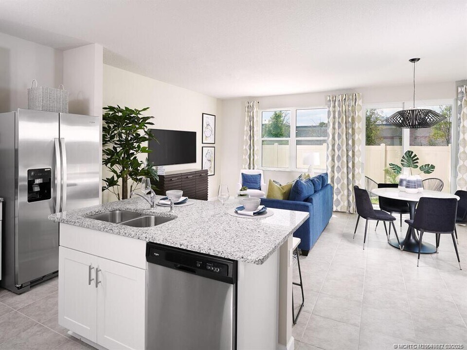 399 Salisbury Cir in Fort Pierce, FL - Building Photo