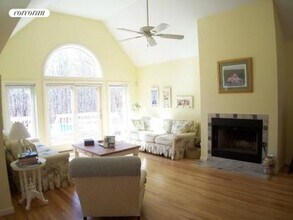 100 Old Stone Hwy in East Hampton, NY - Building Photo - Building Photo