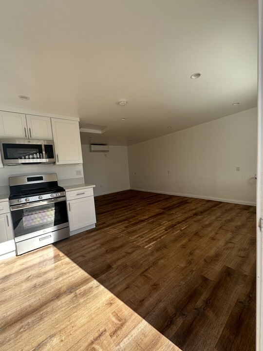 10411 Commerce Ave, Unit ADU in Tujunga, CA - Building Photo