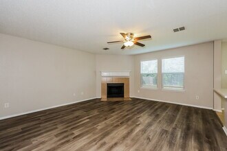 7024 Lake Jackson Dr in Arlington, TX - Building Photo - Building Photo