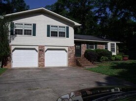 1032 Emory Pl in Anniston, AL - Building Photo
